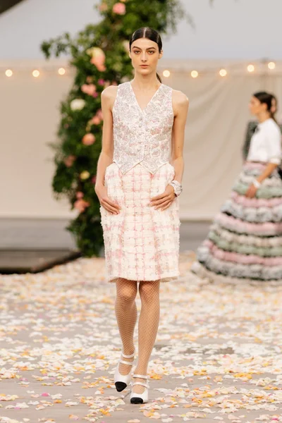 Look 15